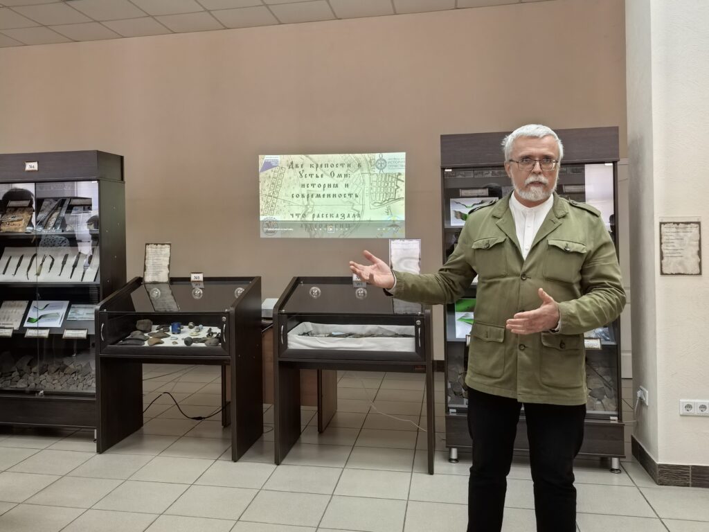 Экскурсия по выставке, проводит один из ее создателей Ю.В. Герасимов